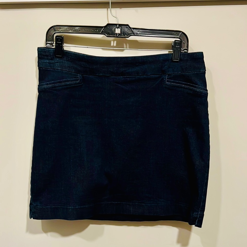 COPY - NWOT dark wash denim skort 8 Croft & Barrow